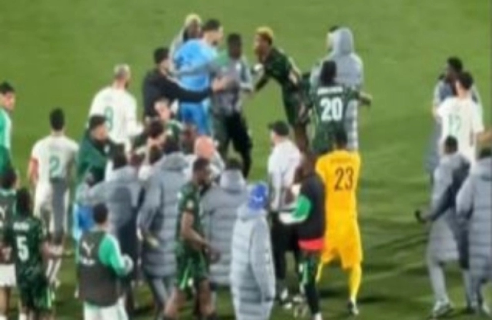 Αλγερία – Νιγηρία: «Κουβάρι» στη λήξη με πρωταγωνιστή Ζιντάν (vid)