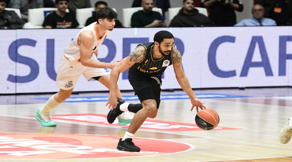 Mήτρου-Λονγκ: «Εμείς το παιχνίδι μας, οι διαιτητές το δικό τους»