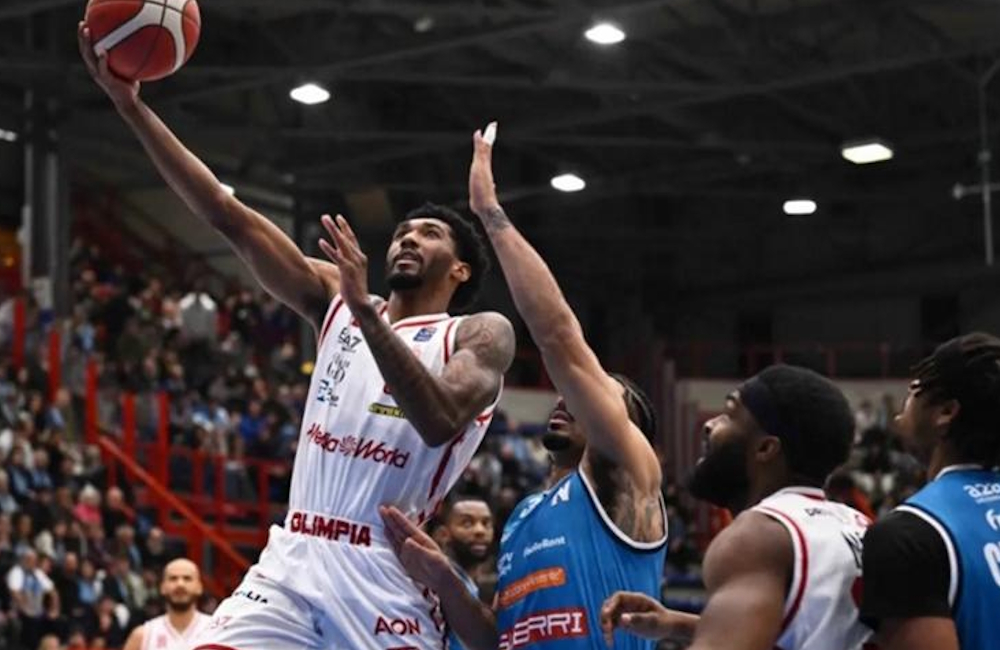 Δύσκολο «διπλό» της Αρμάνι στη Νάπολη – Έμεινε στην 3η θέση