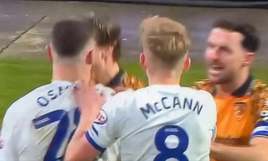 Παίκτης στην Αγγλία με… βαρύ ιστορικό, προκάλεσε ξανά σάλο με κουτουλιά σε αντίπαλο!