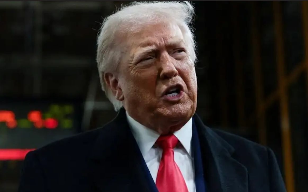 Τραμπ: Απειλεί τη Γαλλία με δασμούς 200% στη σαμπάνια (vid)