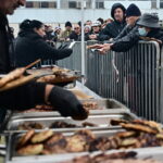 Θεσσαλονίκη: Οι ψησταριές… έπιασαν δουλειά από νωρίς (vid)