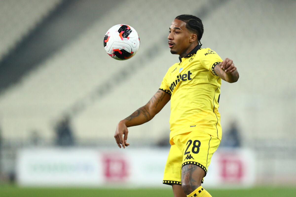 Η απουσία του Ντούντου και οι ξένοι