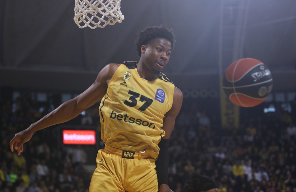 Το ποστ Θανάση για Κώστα με φόντο το… πέταλο