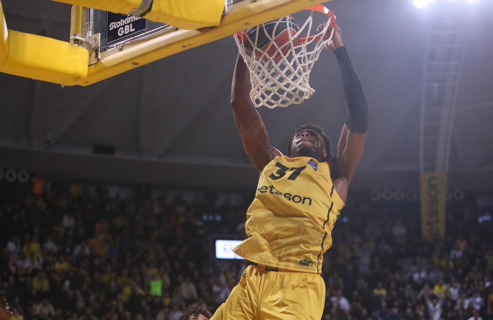 Περήφανη μαμά Αντετοκούμπο…πόσταρε Κώστα και νίκη ΑΡΗ Betsson!