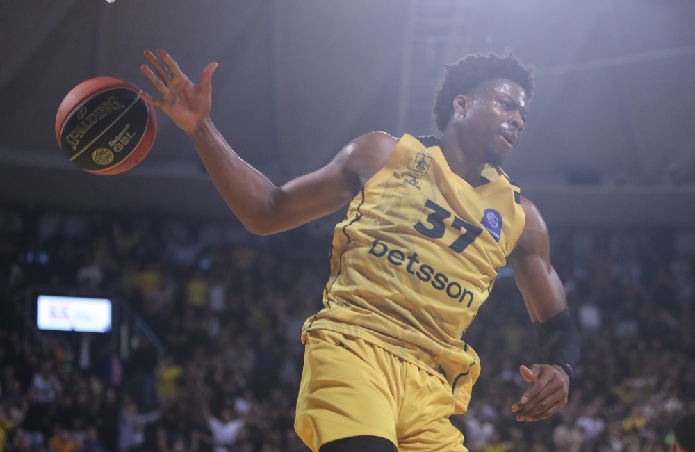 Το εντυπωσιακό τρίτο δεκάλεπτο του ΑΡΗ – Στο «πόδι» το Παλέ (vid)