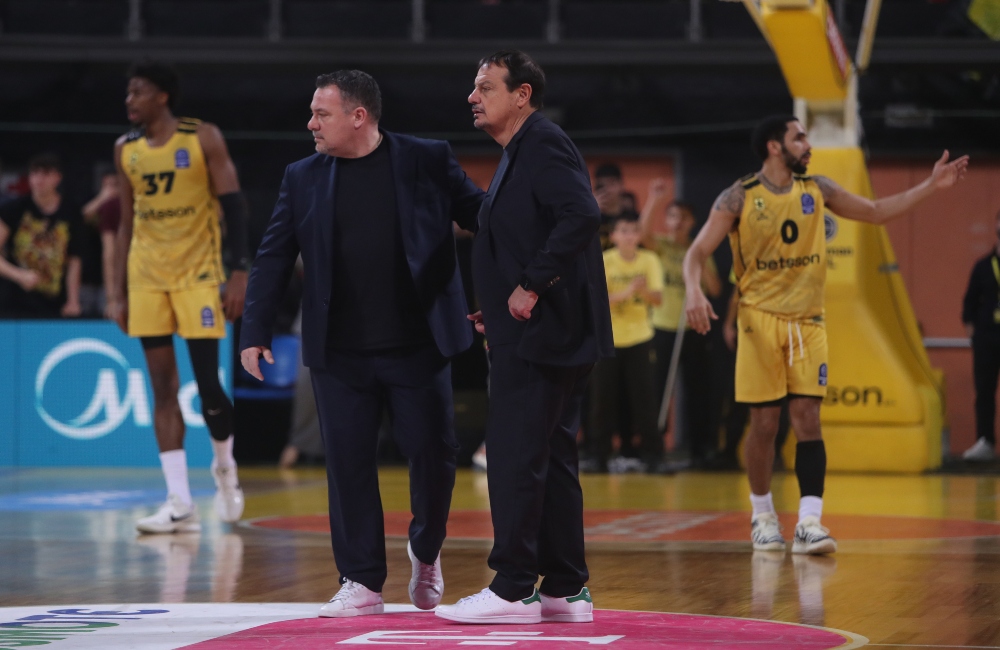 Μπήκε στο παρκέ ο Αταμάν και αποβλήθηκε (vid)