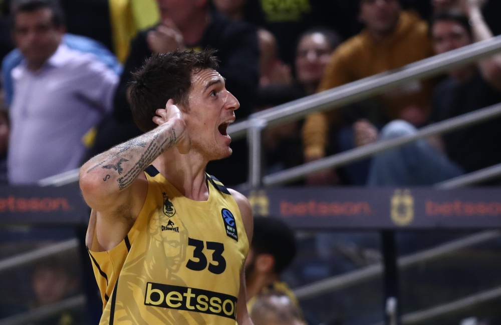 Με Άντζουσιτς και Τζόουνς η αφίσα της ΚΑΕ για το παιχνίδι κόντρα στο Μαρούσι (pic)