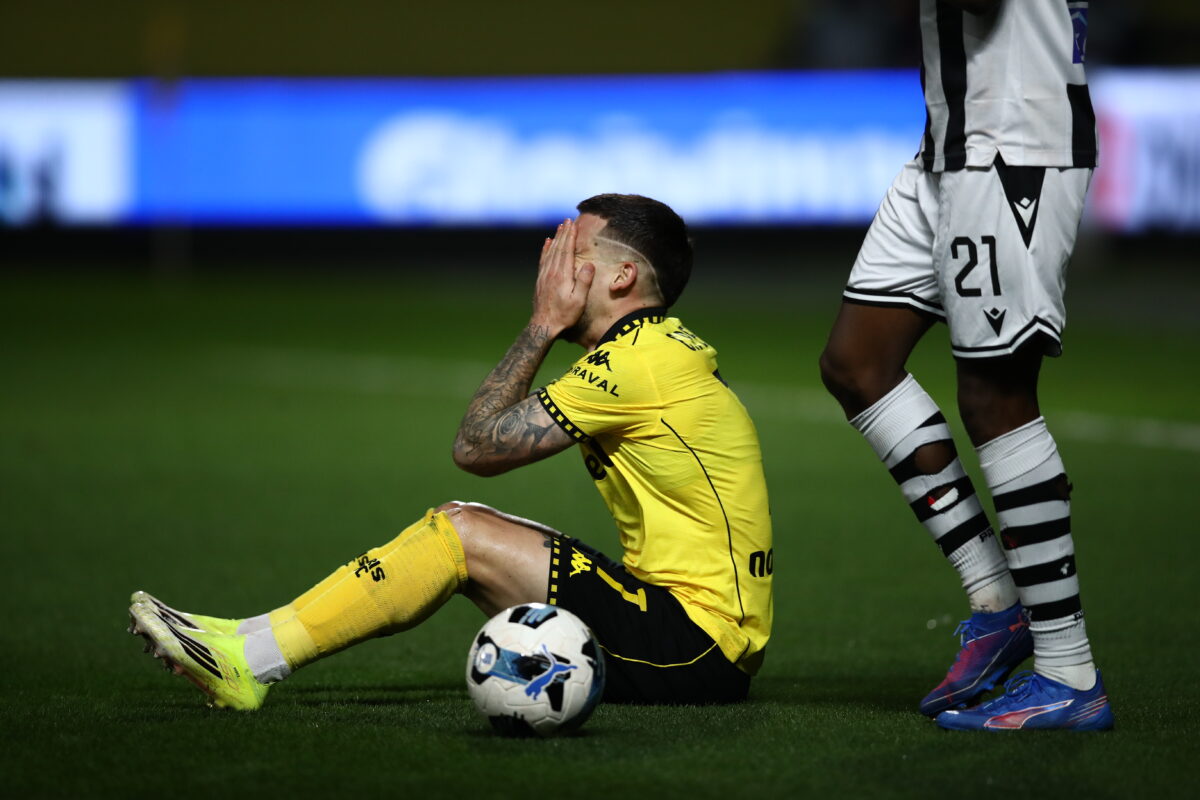 Κάρτες ο Πέρεθ, στο όριο ο Χόνγκλα