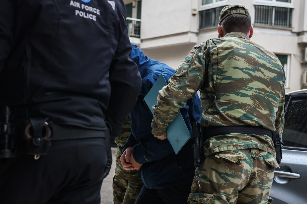 Υπόθεση κατασκοπείας: Μαραθώνια η απολογία του σμήναρχου (vid)