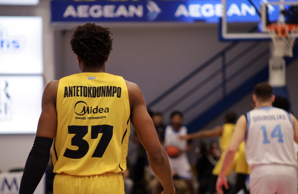 Θεαματικό κάρφωμα του Κώστα Αντετοκούνμπο! (vid)