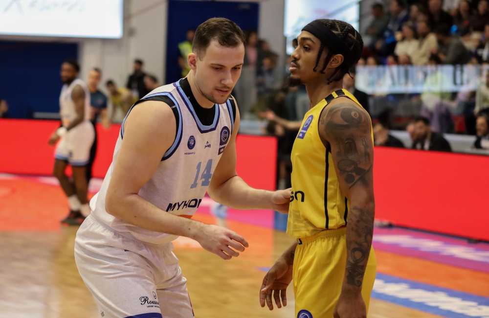 Εκτός στο ξεκίνημα του Β’ μέρους ο Τζόουνς