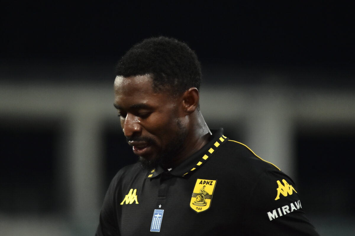 Η κόκκινη… σήμανε συναγερμό στα χαφ