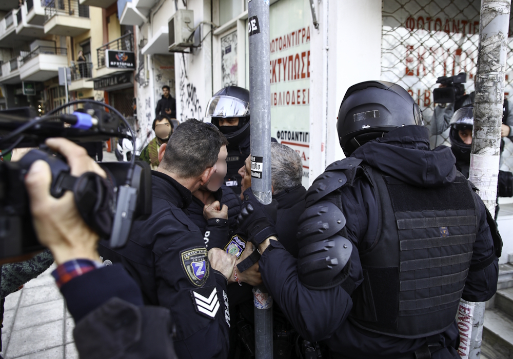 Πεδίο μάχης οι δρόμοι της Θεσσαλονίκης: 5 συλλήψεις και 30 προσαγωγές (vid)
