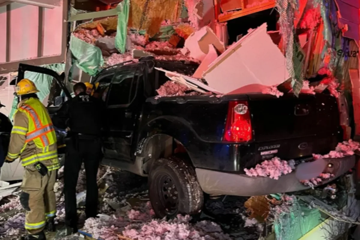 Βίντεο σοκ από τις ΗΠΑ: Αγροτικό… εκτοξεύτηκε στον αέρα και έπεσε σε σπίτι!