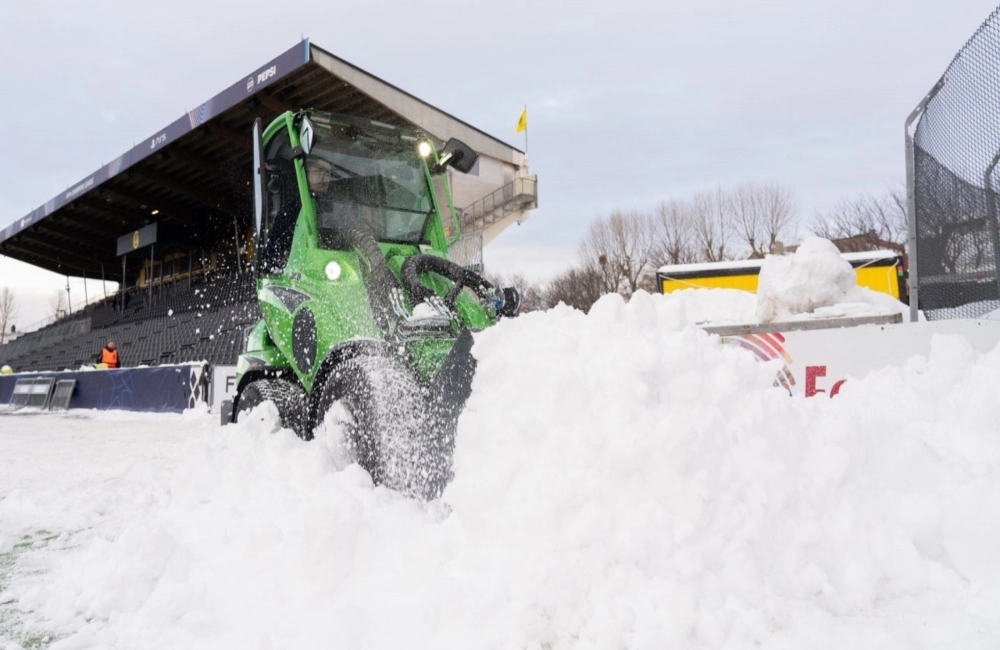 Μπόντο/Γκλιμτ: Απομάκρυναν 80 τόνους χιόνι από το γήπεδο