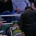 Όμορφη στιγμή με Γιάννη και μικρό φίλο των Μπακς που νίκησε τον καρκίνο (vid)