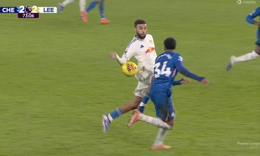 Το χέρι που δεν είδε κανείς στο «Στάμφορντ Μπριτζ» και μέτρησε γκολ της Λιντς