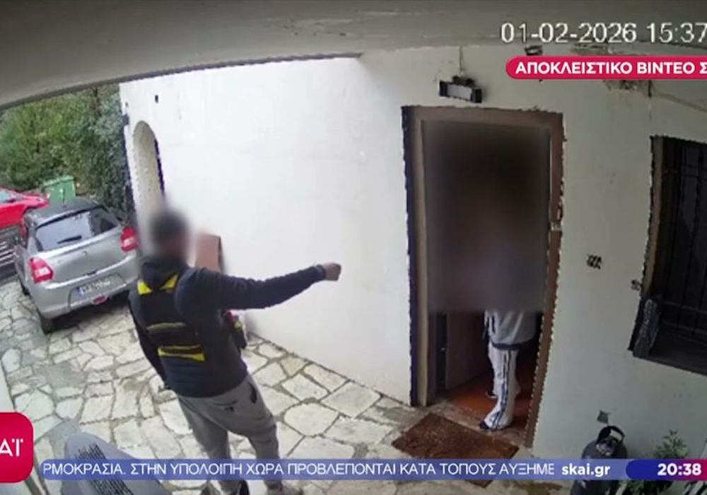 Απατεώνας προσποιούμενος τον ηλεκτρολόγο ξεγελούσε ανυποψίαστους πολίτες (vid)
