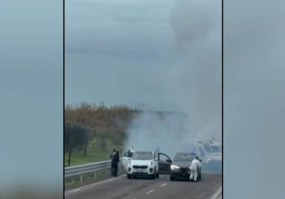 Απίστευτο: Ανατινάχθηκε αυτοκίνητο σε δρόμο της Ιταλίας (vid)