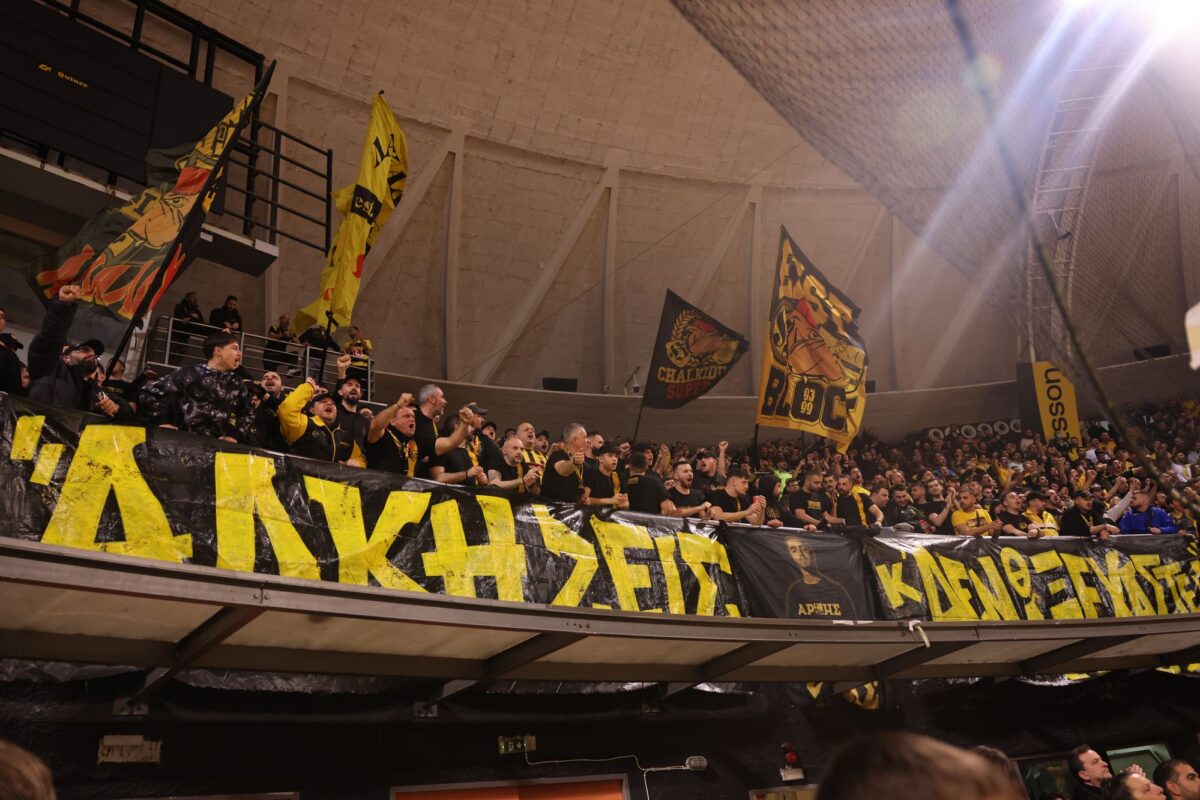 Το “ΑΡΗ θυμήσου” με την έναρξη του αγώνα (vid)