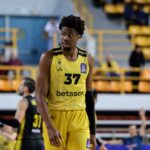 Ο Αντετοκούνμπο σταμάτησε εντυπωσιακά τον Ντε Σόουζα (vid)