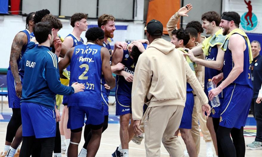 Εύκολα την Ραανανά και παρέμεινε στην κορυφή η Μακάμπι