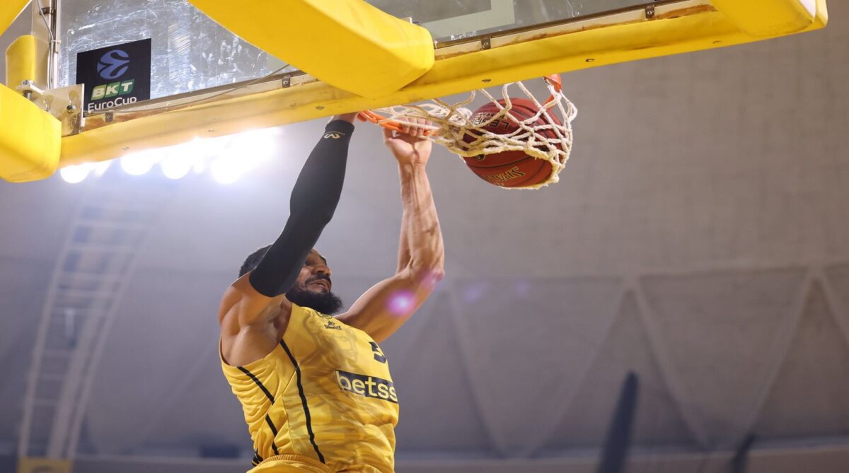 Πάρτι στο Παλέ και τώρα πρόκριση στην Ρουμανία