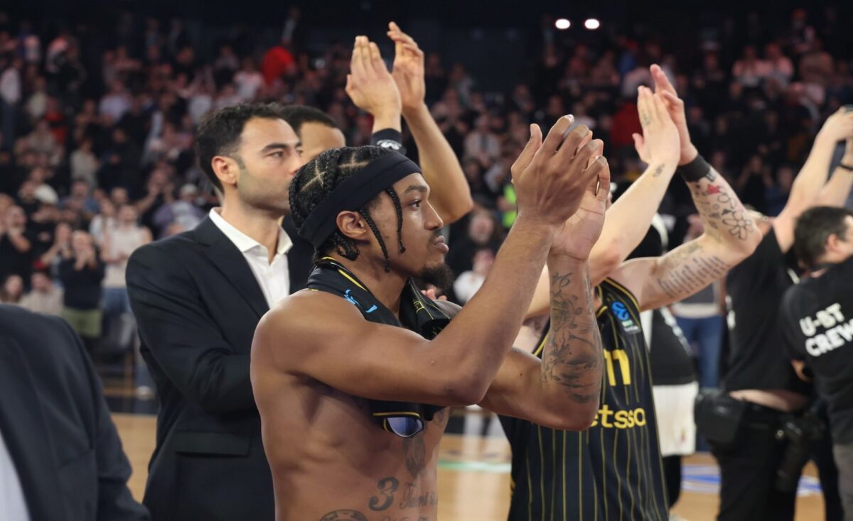 Το χειροκρότημα των παικτών προς τον κόσμο του ΑΡΗ (pics)