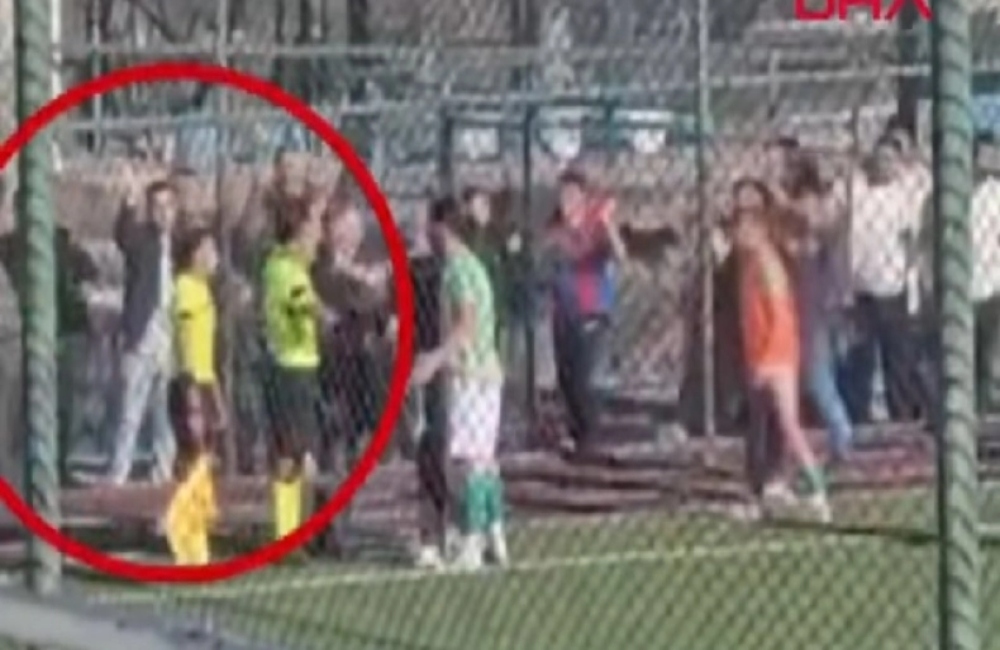 Τουρκία: Πέταξαν… πατίνι στον επόπτη! (vid)