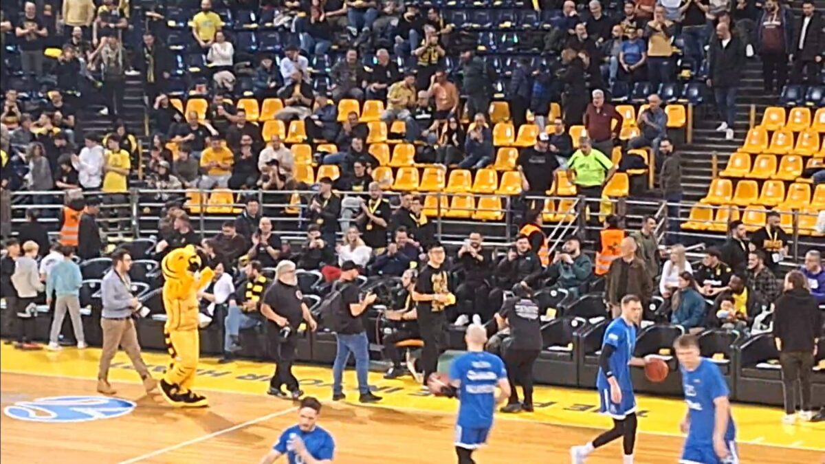 Καταχειροκροτήθηκε ο Σιάο στο Παλέ (vid)