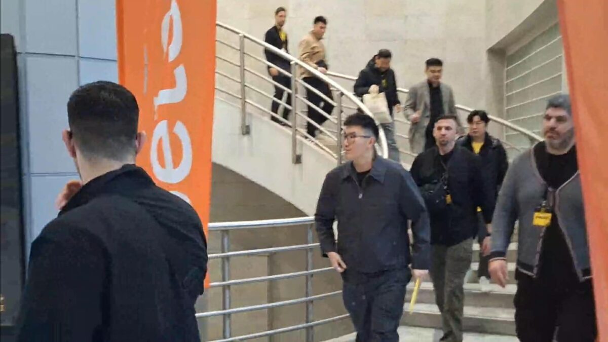 H είσοδος του Σιάο στο Παλέ και τα χειροκροτήματα (vid)