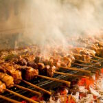 Τσικνοπέμπτη: Πήραν «φωτιά» οι ψησταριές και οι… τιμές στο κρέας (vid)