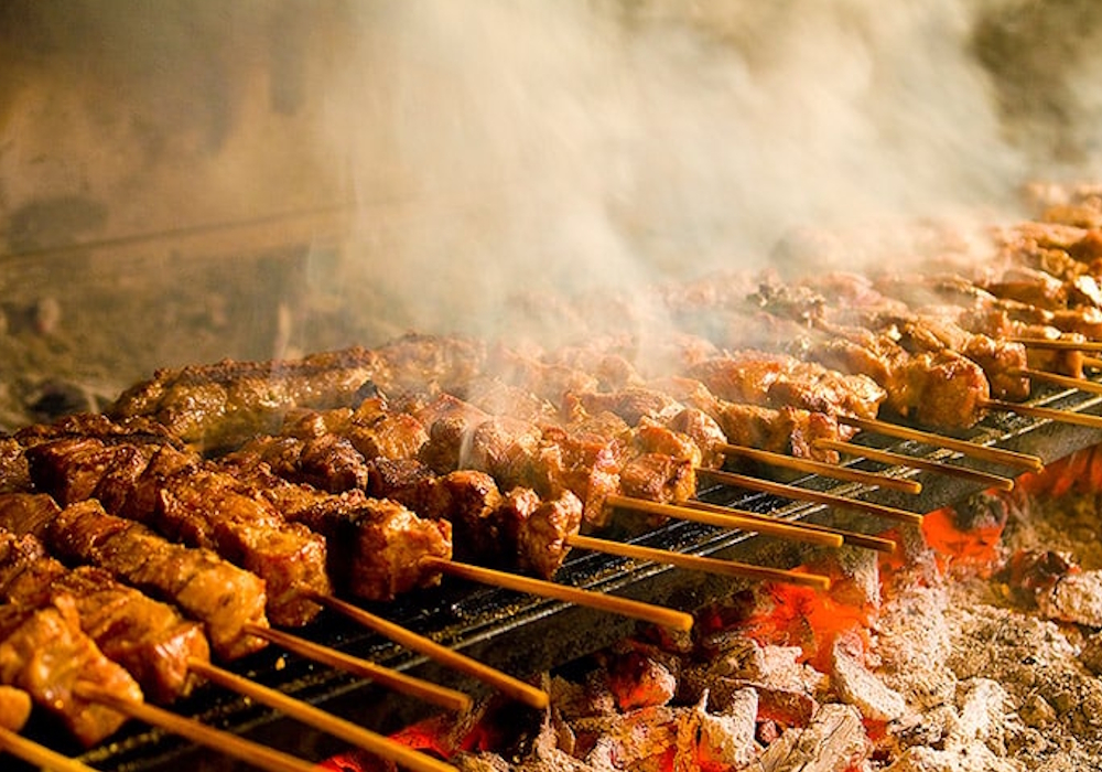 Τσικνοπέμπτη: Πήραν «φωτιά» οι ψησταριές και οι… τιμές στο κρέας (vid)