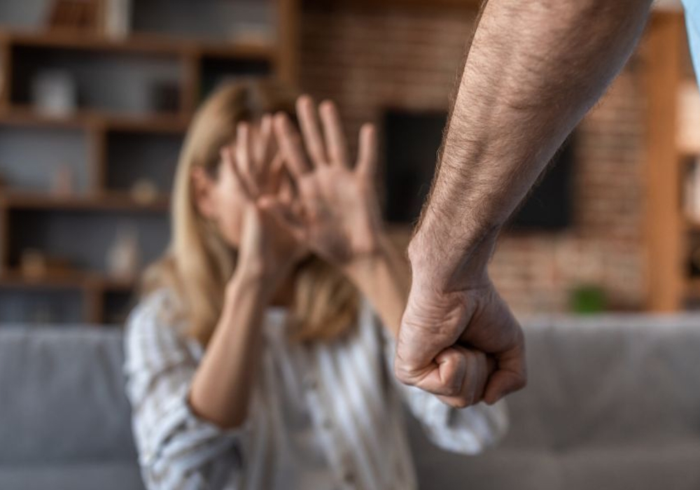 Θύμα ξυλοδαρμού από τον σύζυγο: «Δεν με άφηνε να φύγω» (vid)