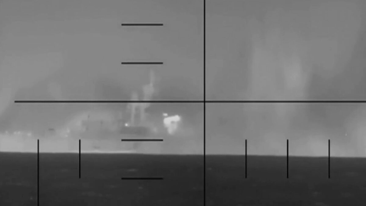 Τορπίλη από αμερικανικό υποβρύχιο βύθισε ιρανική φρεγάτα (vid)