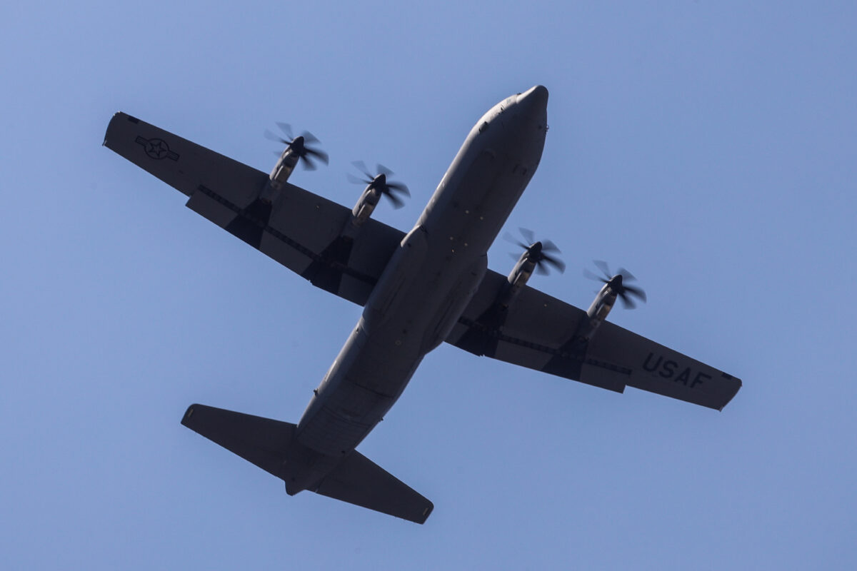 Πληροφορίες για C-130 με περίπου 90 Έλληνες από Αμπού Ντάμπι