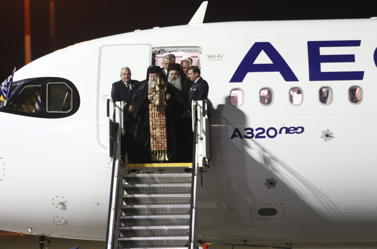 Άγιος Φως και πόλεμος: Τα εναλλακτικά σενάρια έλευσης στην Ελλάδα