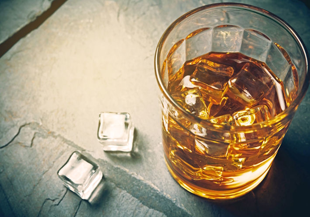 Σύλληψη 40χρονου για πώληση αλκοόλ σε ανήλικους στο Βόλο