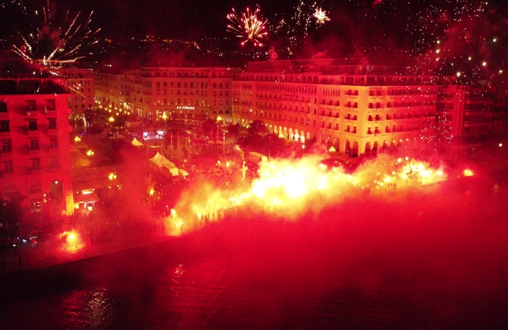 Όταν οι νύχτες έγιναν ξανά μέρα στη Θεσσαλονίκη για τον ΑΡΗ! (pics&vids)