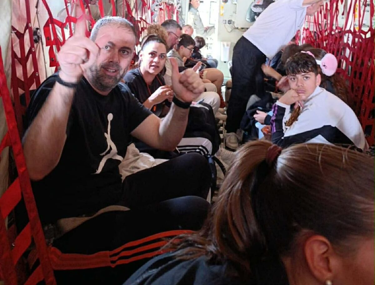 Επιστρέφουν από το Άμπου Ντάμπι οι συνοδοί της αποστολής του ΑΡΗ (pics+vid)