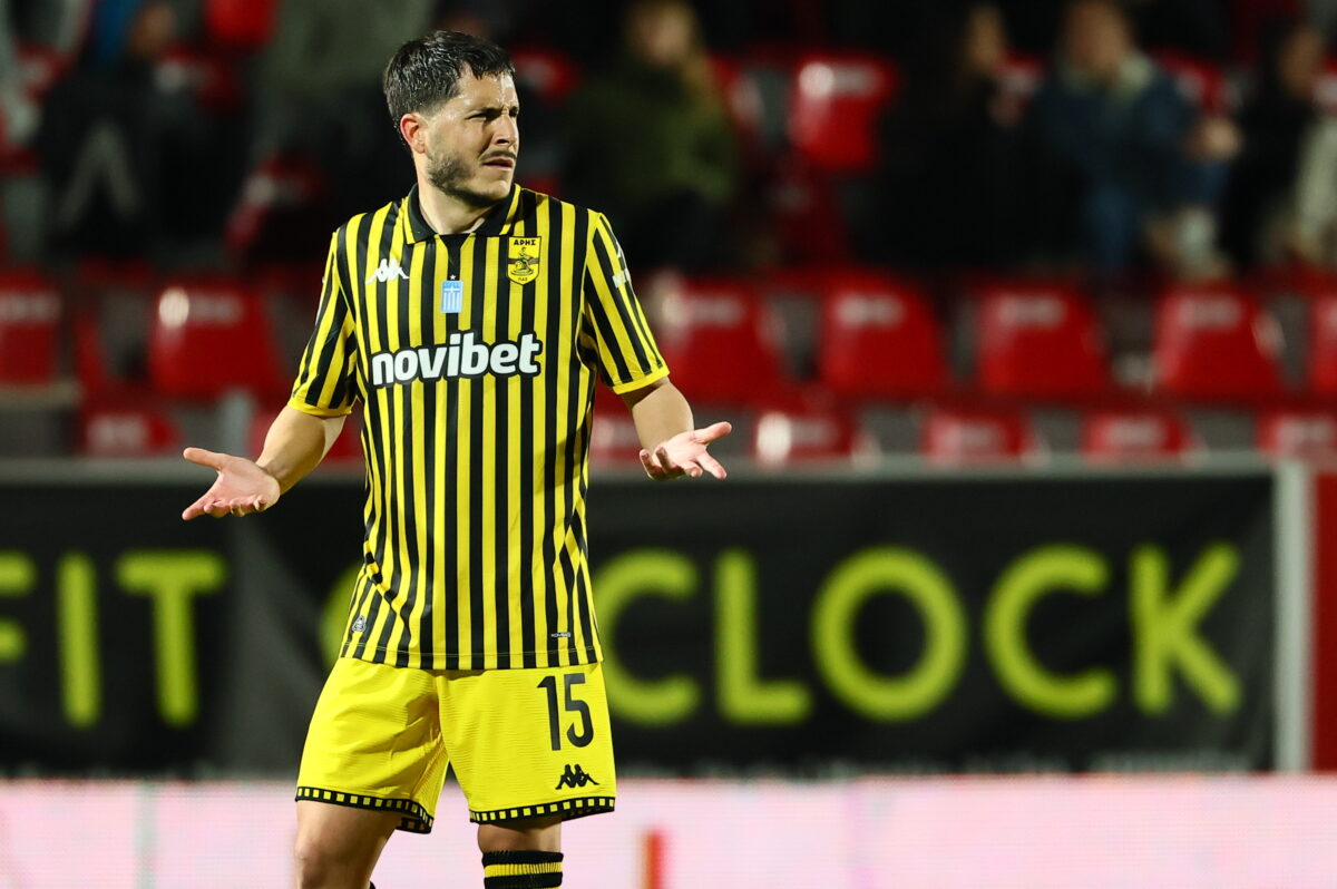 Τώρα, θα… φορέσει άλλο «ζευγάρι» (vid)