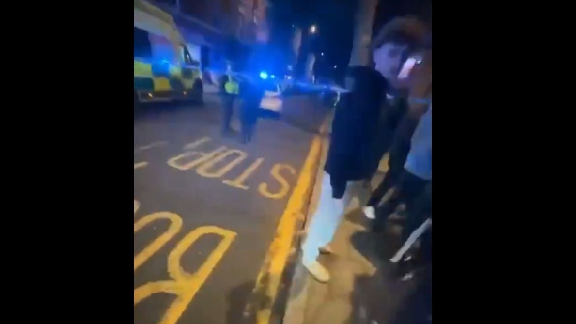 Βρετανία: Όχημα έπεσε σε πεζούς και έσπειρε τον πανικό!