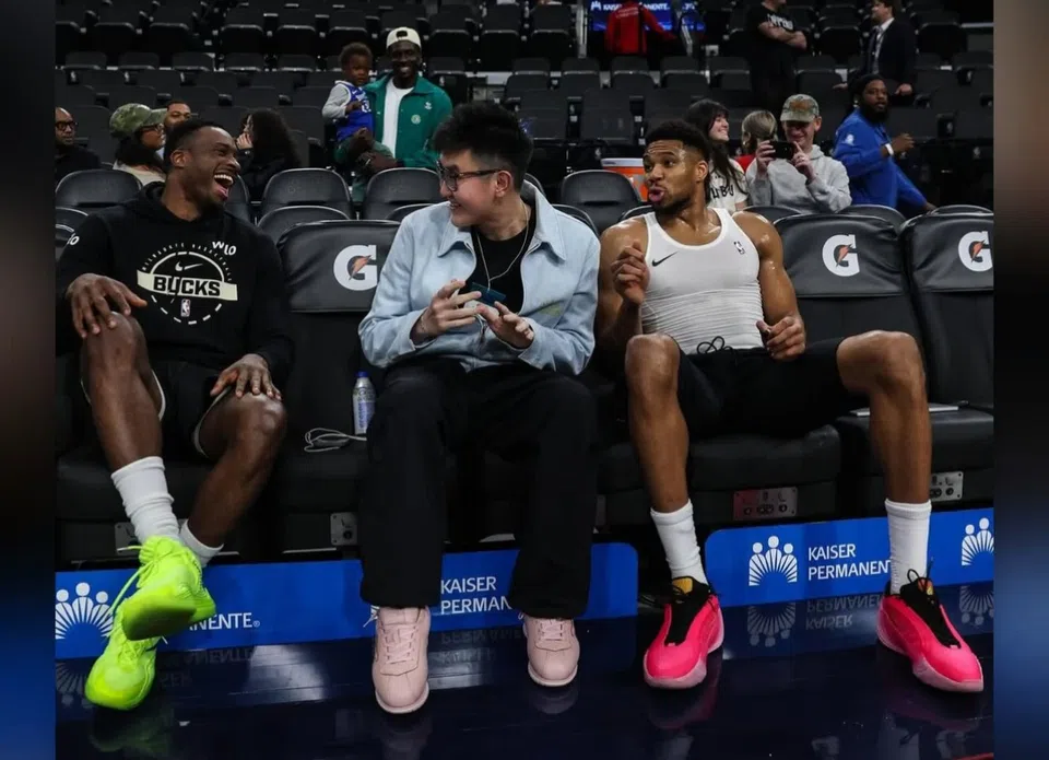 Ο Σιάο μαζί με τον Γιάννη Αντετοκούνμπο στον αγώνα των Μπακς (pics +vid)