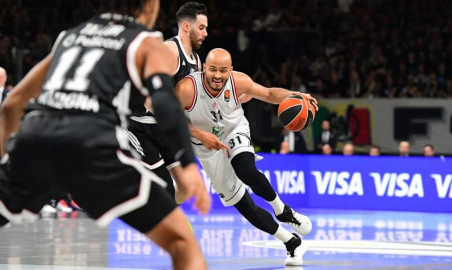 «Περίπατος» της Αρμάνι με Βίρτους