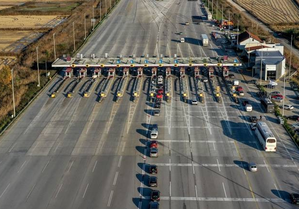 Διακοπή κυκλοφορίας στην ΠΑΘΕ λόγω φωτιάς κοντά στα Μάλγαρα (vid)