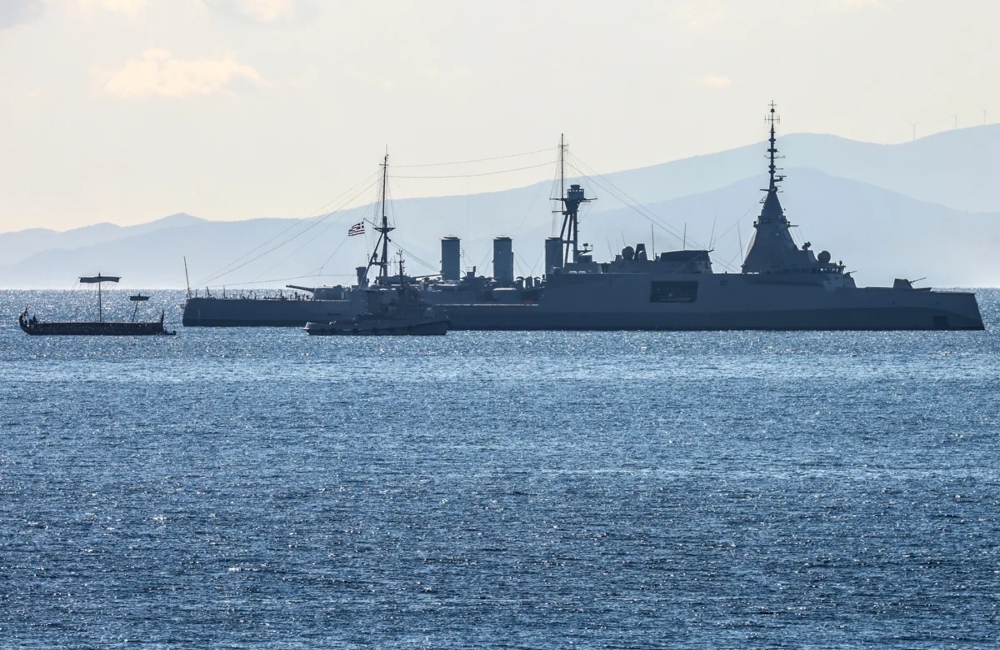 Κύπρος: Οι φρεγάτες “Κίμων” και “Ψαρά” έφτασαν στη Λεμεσό για ανεφοδιασμό (vid)