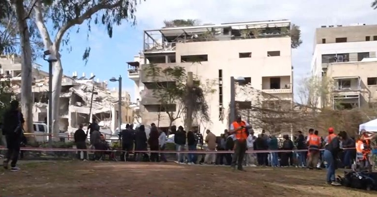 Τελ Αβίβ: Εικόνες καταστροφής από την επίθεση των πυραύλων (vid)