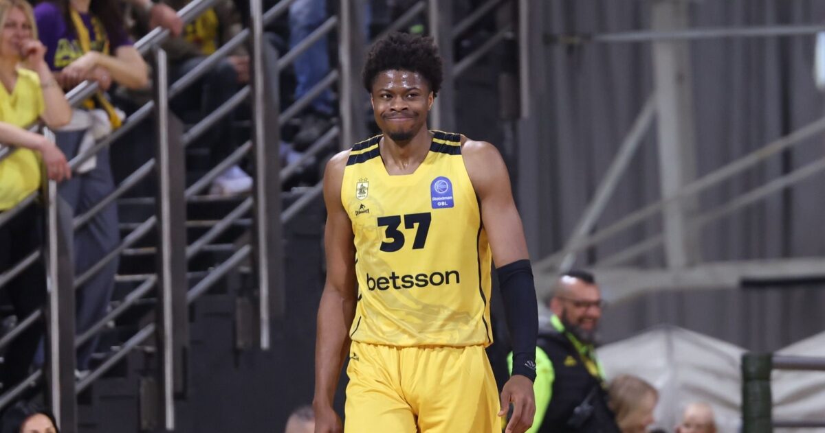 Στο παρκέ ο Αντετοκούνμπο εν όψει ΑΡΗΣ-ΑΕΚ (vid)