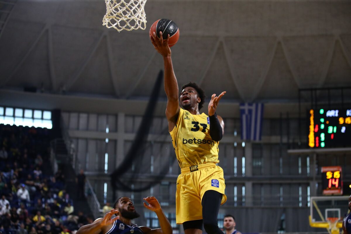 Αντετοκούνμπο: «Οταν είσαι σε ένα μέρος που σε γουστάρουν, παίζεις χαρούμενος…» (vid)